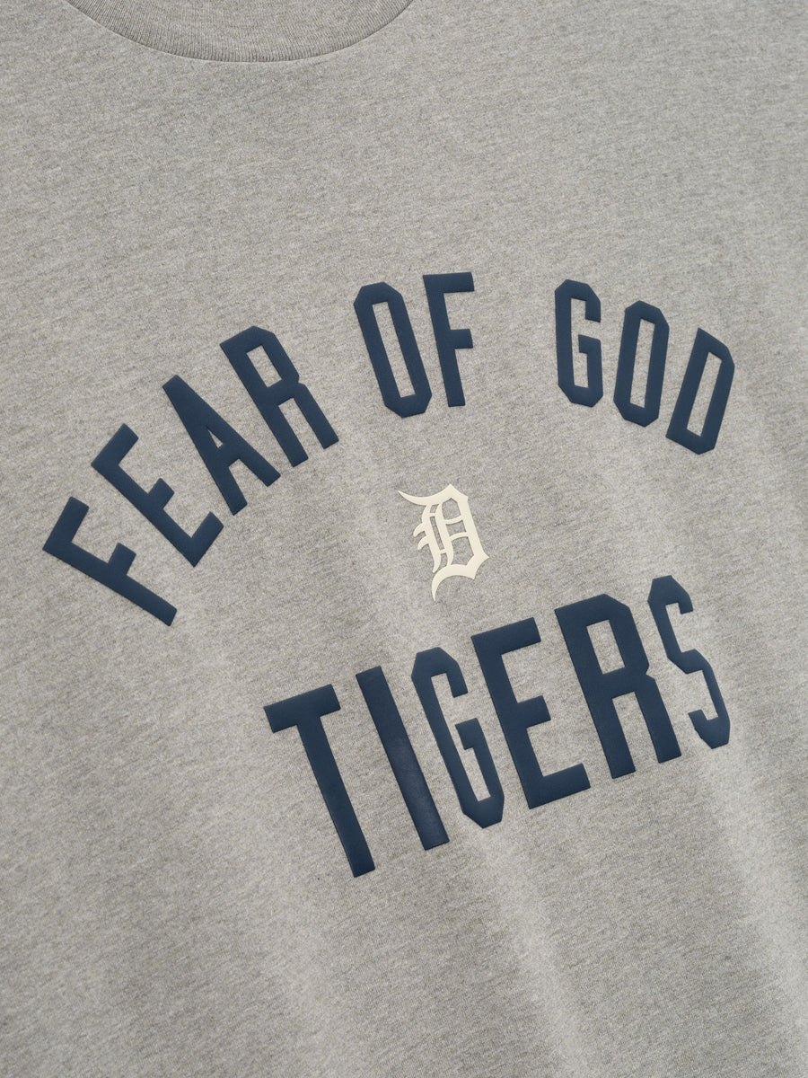 ESSENTIALS Tigers 90s Tee