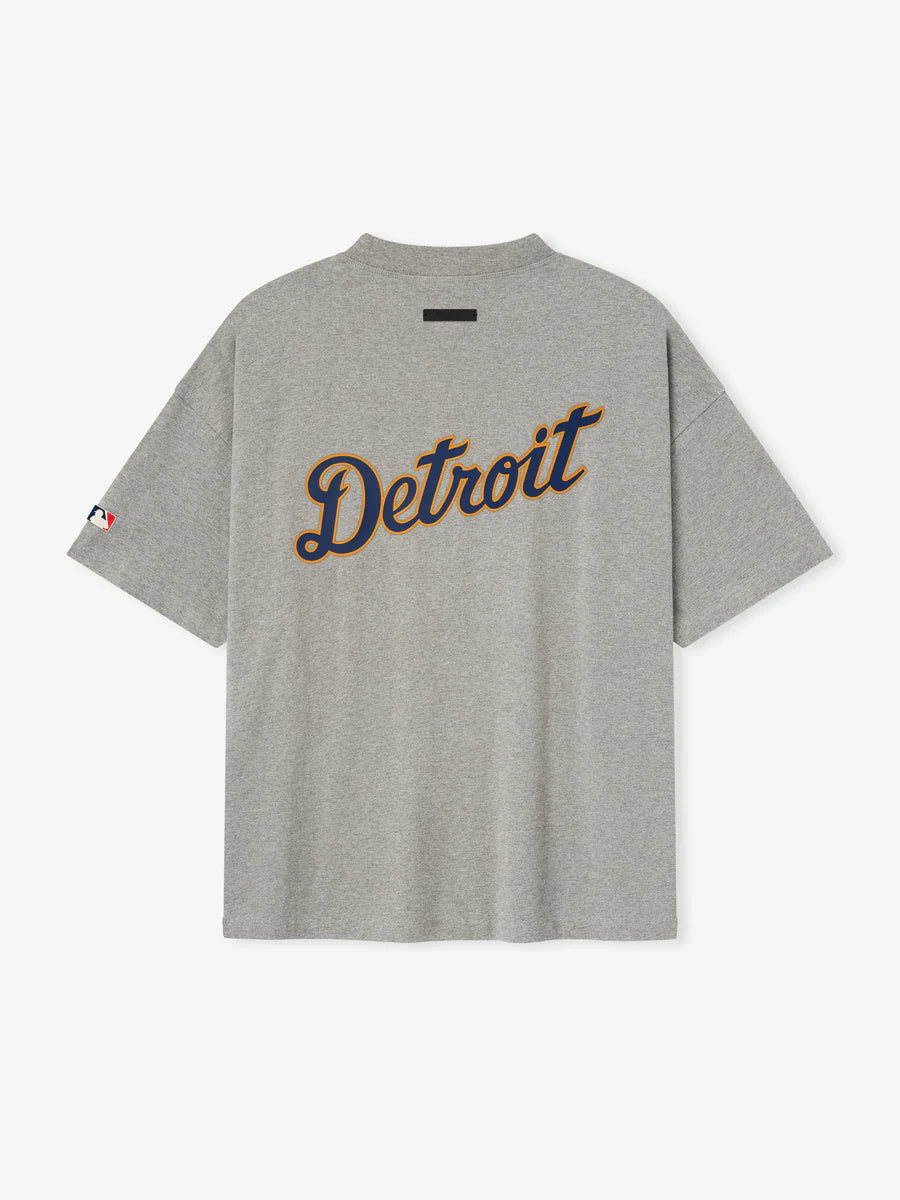ESSENTIALS Tigers 90s Tee